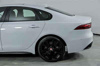 2021 Jaguar XF P300 R-Dynamic SE   - Photo 9 - Joliet, IL 60435