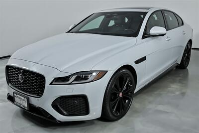 2021 Jaguar XF P300 R-Dynamic SE   - Photo 6 - Joliet, IL 60435