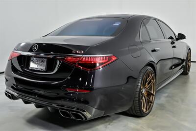 2025 Mercedes-Benz AMG S 63 E Performance-HIGHEST MSRP OF $247K!   - Photo 12 - Joliet, IL 60435