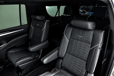 2025 Cadillac Escalade ESV Sport Platinum   - Photo 25 - Joliet, IL 60435