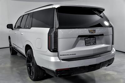 2025 Cadillac Escalade ESV Sport Platinum   - Photo 10 - Joliet, IL 60435