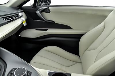 2016 BMW i8   - Photo 37 - Joliet, IL 60435
