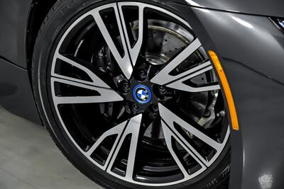 2016 BMW i8   - Photo 4 - Joliet, IL 60435