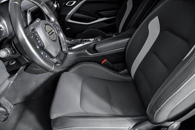 2023 Chevrolet Camaro LT1   - Photo 21 - Joliet, IL 60435