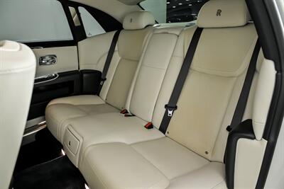 2016 Rolls-Royce Ghost -HUGE $321K MSRP-BLACK BADGE KIT!   - Photo 24 - Joliet, IL 60435