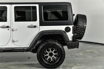 2013 Jeep Wrangler Unlimited Sport   - Photo 9 - Joliet, IL 60435