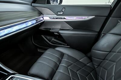 2024 BMW 760i xDrive   - Photo 38 - Joliet, IL 60435