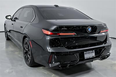 2024 BMW 760i xDrive   - Photo 10 - Joliet, IL 60435