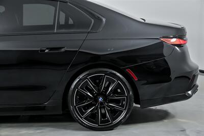 2024 BMW 760i xDrive   - Photo 9 - Joliet, IL 60435