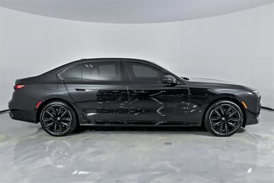 2024 BMW 760i xDrive   - Photo 14 - Joliet, IL 60435