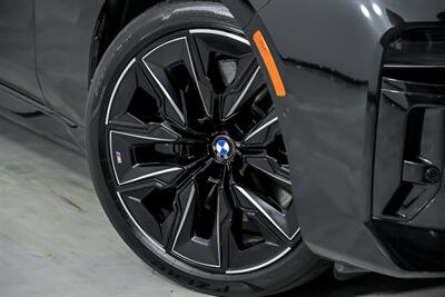 2024 BMW 760i xDrive   - Photo 4 - Joliet, IL 60435