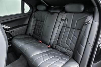 2024 BMW 760i xDrive   - Photo 24 - Joliet, IL 60435
