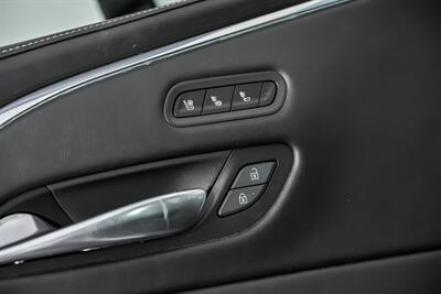 2021 Cadillac Escalade Sport   - Photo 19 - Joliet, IL 60435