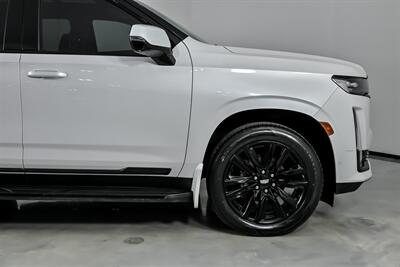 2021 Cadillac Escalade Sport   - Photo 15 - Joliet, IL 60435