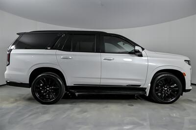 2021 Cadillac Escalade Sport   - Photo 14 - Joliet, IL 60435