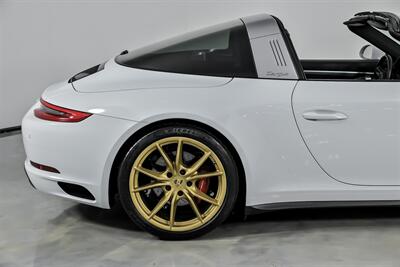 2019 Porsche 911 Targa 4S   - Photo 13 - Joliet, IL 60435