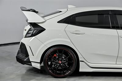 2018 Honda Civic Type R Touring   - Photo 13 - Joliet, IL 60435