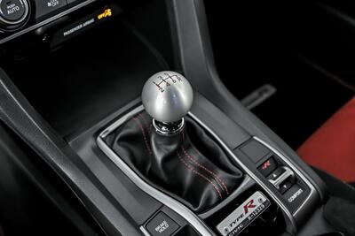 2018 Honda Civic Type R Touring   - Photo 33 - Joliet, IL 60435