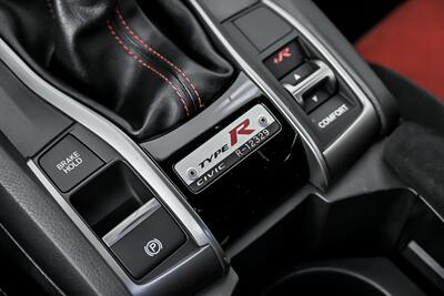 2018 Honda Civic Type R Touring   - Photo 34 - Joliet, IL 60435