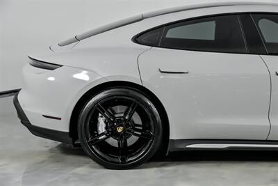 2022 Porsche Taycan 4S - Photo 13 - Joliet, IL 60435