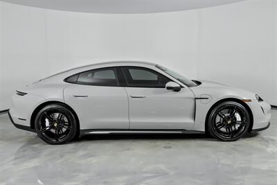 2022 Porsche Taycan 4S - Photo 14 - Joliet, IL 60435