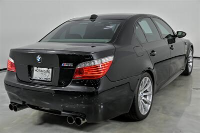 2006 BMW M5   - Photo 12 - Joliet, IL 60435