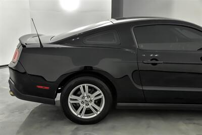 2010 Ford Mustang V6   - Photo 12 - Joliet, IL 60435