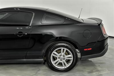 2010 Ford Mustang V6   - Photo 8 - Joliet, IL 60435