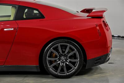 2015 Nissan GT-R Premium   - Photo 9 - Joliet, IL 60435