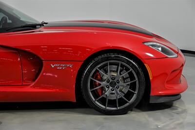 2015 Dodge Viper SRT   - Photo 15 - Joliet, IL 60435