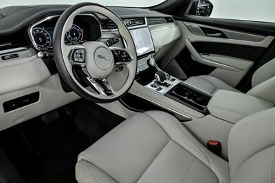 2025 Jaguar F-PACE P400 R-Dynamic S   - Photo 20 - Joliet, IL 60435