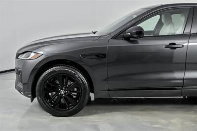 2025 Jaguar F-PACE P400 R-Dynamic S   - Photo 7 - Joliet, IL 60435