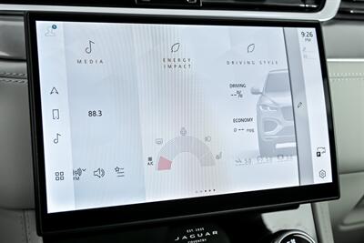 2025 Jaguar F-PACE P400 R-Dynamic S   - Photo 33 - Joliet, IL 60435