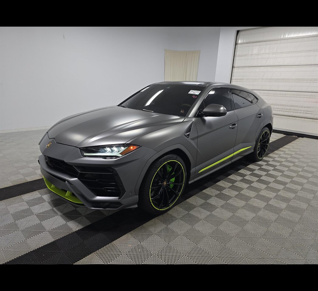2022 Lamborghini Urus Graphic Capsule's photo