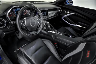2017 Chevrolet Camaro SS   - Photo 21 - Joliet, IL 60435
