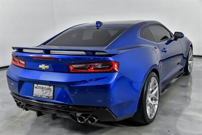 2017 Chevrolet Camaro SS   - Photo 12 - Joliet, IL 60435