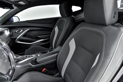 2016 Chevrolet Camaro SS   - Photo 21 - Joliet, IL 60435