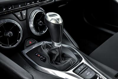 2016 Chevrolet Camaro SS   - Photo 33 - Joliet, IL 60435