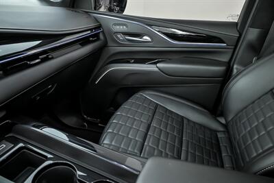 2023 Cadillac Escalade-V   - Photo 39 - Joliet, IL 60435