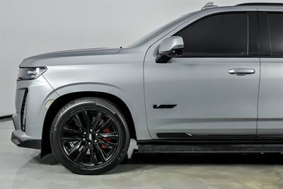 2023 Cadillac Escalade-V   - Photo 7 - Joliet, IL 60435