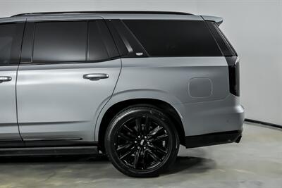 2023 Cadillac Escalade-V   - Photo 9 - Joliet, IL 60435