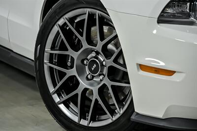 2012 Ford Shelby GT500   - Photo 4 - Joliet, IL 60435