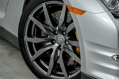 2012 Nissan GT-R Premium   - Photo 4 - Joliet, IL 60435