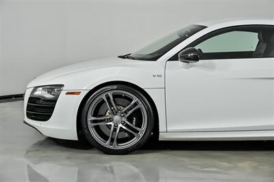 2011 Audi R8 5.2 quattro   - Photo 7 - Joliet, IL 60435