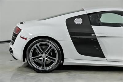 2011 Audi R8 5.2 quattro   - Photo 13 - Joliet, IL 60435