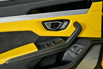 2019 Lamborghini Urus -STARLIGHT HEADLINER-CUSTOM AUDIO   - Photo 18 - Joliet, IL 60435
