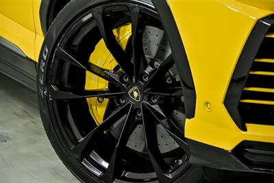 2019 Lamborghini Urus -STARLIGHT HEADLINER-CUSTOM AUDIO   - Photo 4 - Joliet, IL 60435