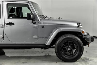 2017 Jeep Wrangler Unlimited Sahara   - Photo 13 - Joliet, IL 60435