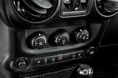 2017 Jeep Wrangler Unlimited Sahara   - Photo 30 - Joliet, IL 60435