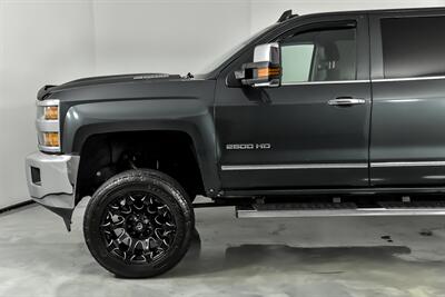 2017 Chevrolet Silverado 2500 LTZ   - Photo 7 - Joliet, IL 60435